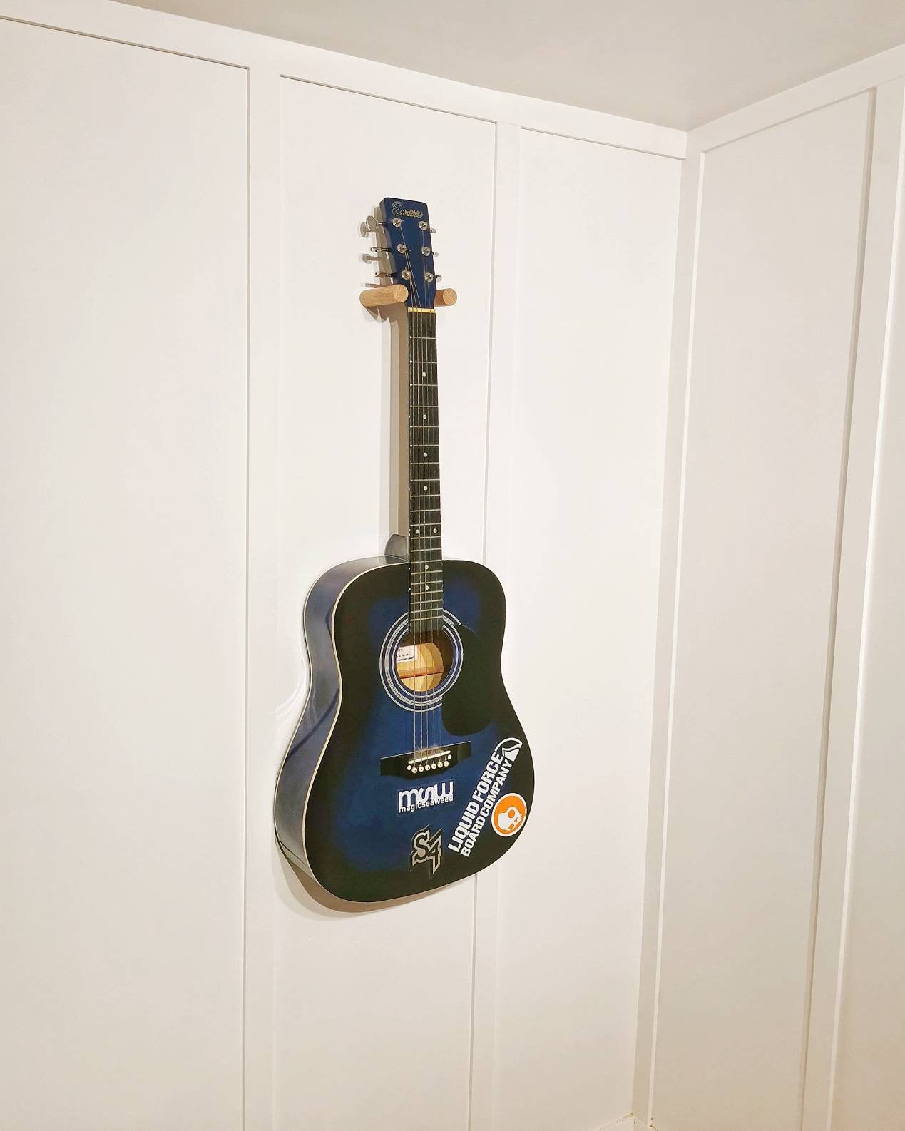 Floating Guitar Holder Wall Mount / minimalist simple guitar rack